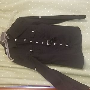 Belted fitted button down